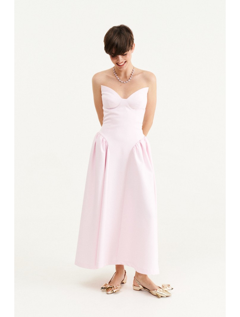Платье нежно-розового цвета 