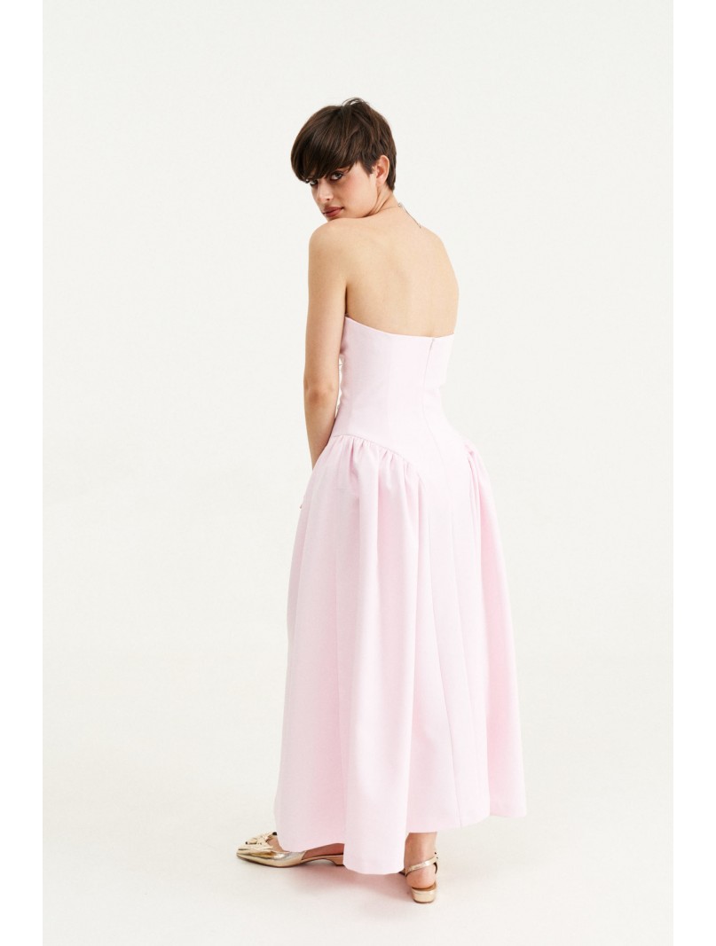 Платье нежно-розового цвета